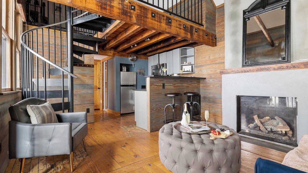 Cannonborough Elliotborough House | Ebony & Ivory | Lofted Charm with Fireplace!