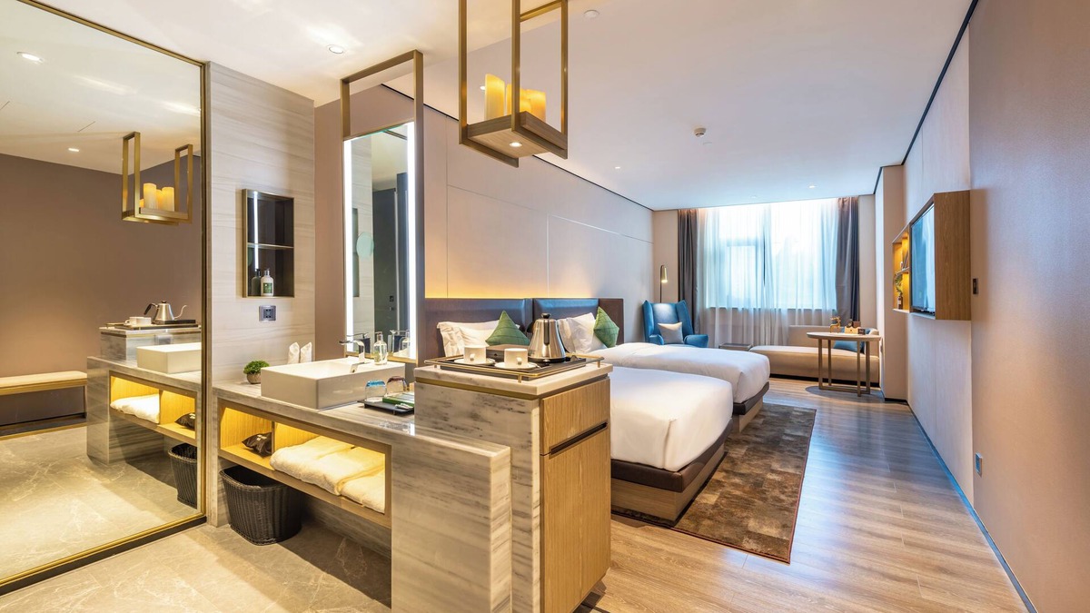 East Huanshi Road Hotel | Echarm Plus International Hotel Ouzhuang Metro Station Branch - Free Deliver Service to Canton Fair Complex During Canton Fair Period