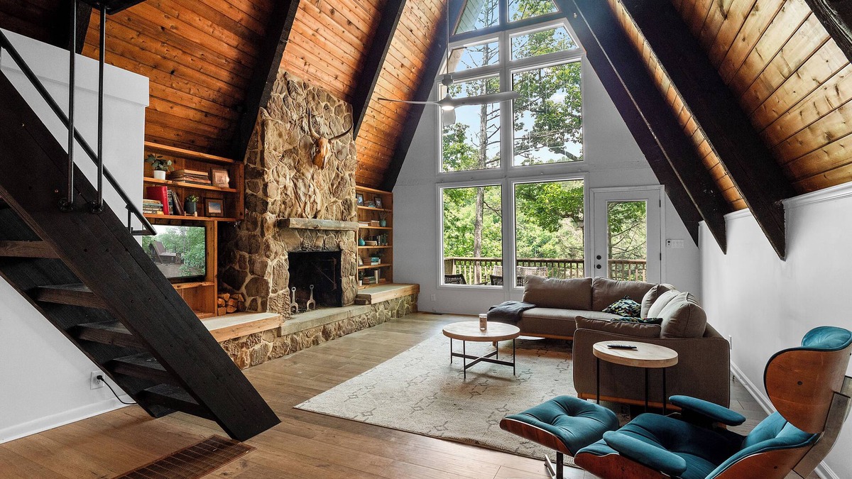 Townley House | Echo Point: 3 BR, 2.5 BA in Jasper, Sleeps 12