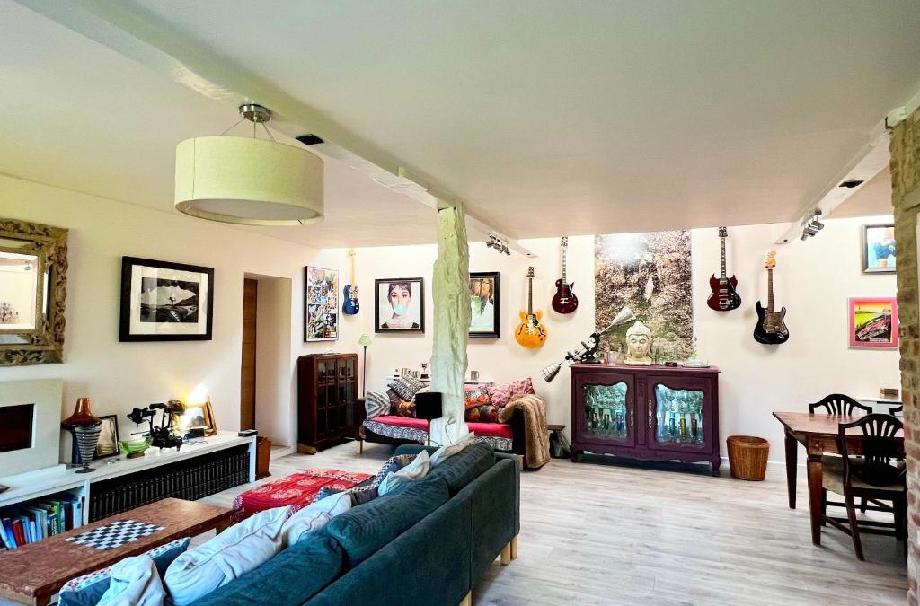Cherhill House | Eclectic Barn - Pergola & Dog-Friendly Garden
