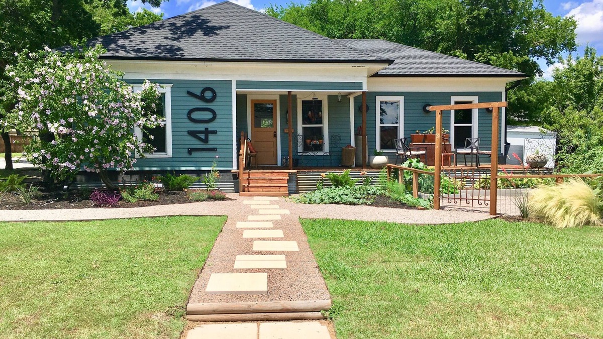 McKinney House | Eclectic Bungalow Near Historic Downtown