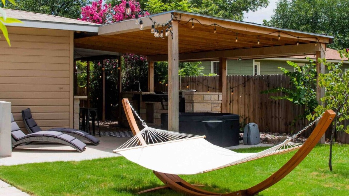 Abilene Cottage | Eclectic Design| Hot Tub| Fire Pit| Pickleball