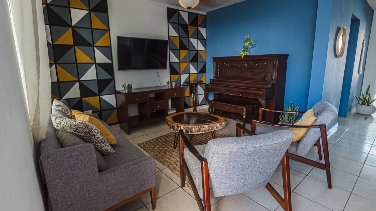 Merida House | ECLECTIC House w/3BR AC, Pool & Great LOCATION!