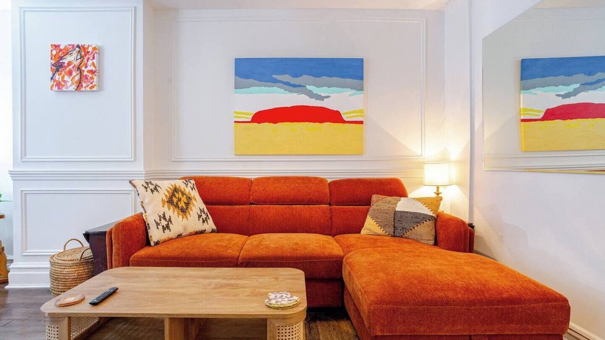 De Lorimier Apartment | Eclectic plateau mont-royal. 2-bedroom condo with garden.