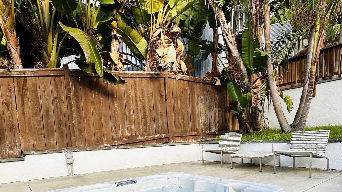 Del Mar Heights Cottage | Eclectic surf loft w/fire pit. Walking distance to the beach!