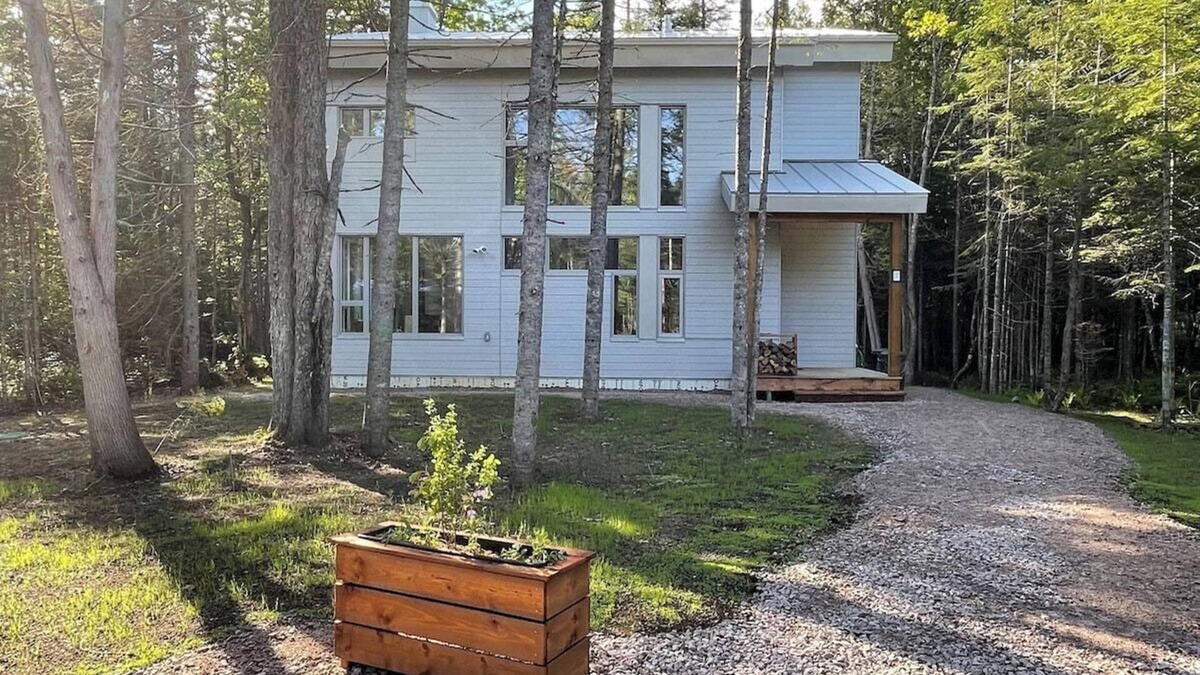 Sainte-Christine-d'Auvergne Cottage | Ecology, between forest and river - L'Hermine Charme