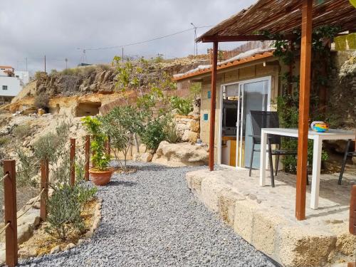 Los Gavilanes House | Eco-Finca Azuay - Cave refuge