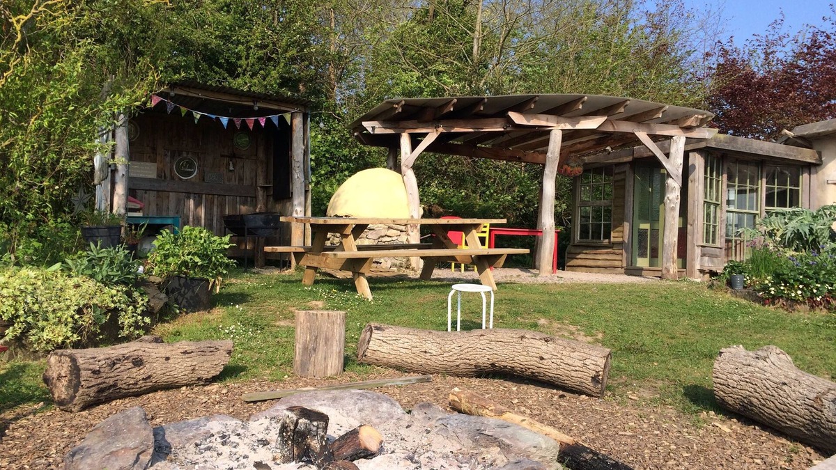 Whitegate RV Rental | Eco Glamping immersed in nature, ideal for family holidays andromantic getaways!