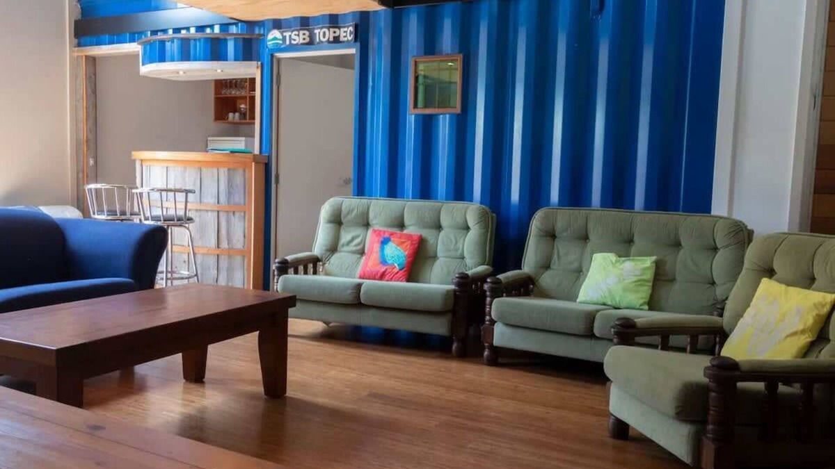 Burgess Park Cabin | Eco Lodge Near New Plymouth for Groups