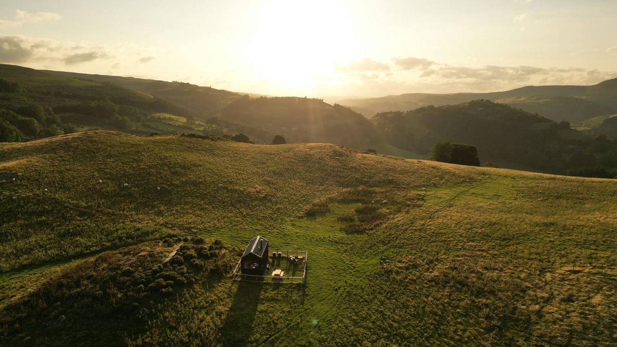 Llangollen Cabin | Eco Off-Grid Luxury Cabin, Panoramic Views & Fire Pit In North Wales
