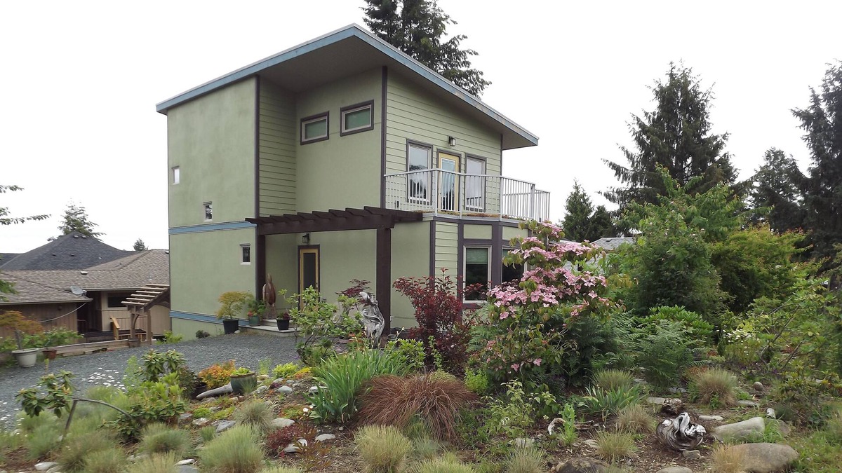 Courtenay Cottage | Eco Roost Vrbo in Royston by the Sea ~ Viewing Decks~ Awesome Ocean, Mtn Views