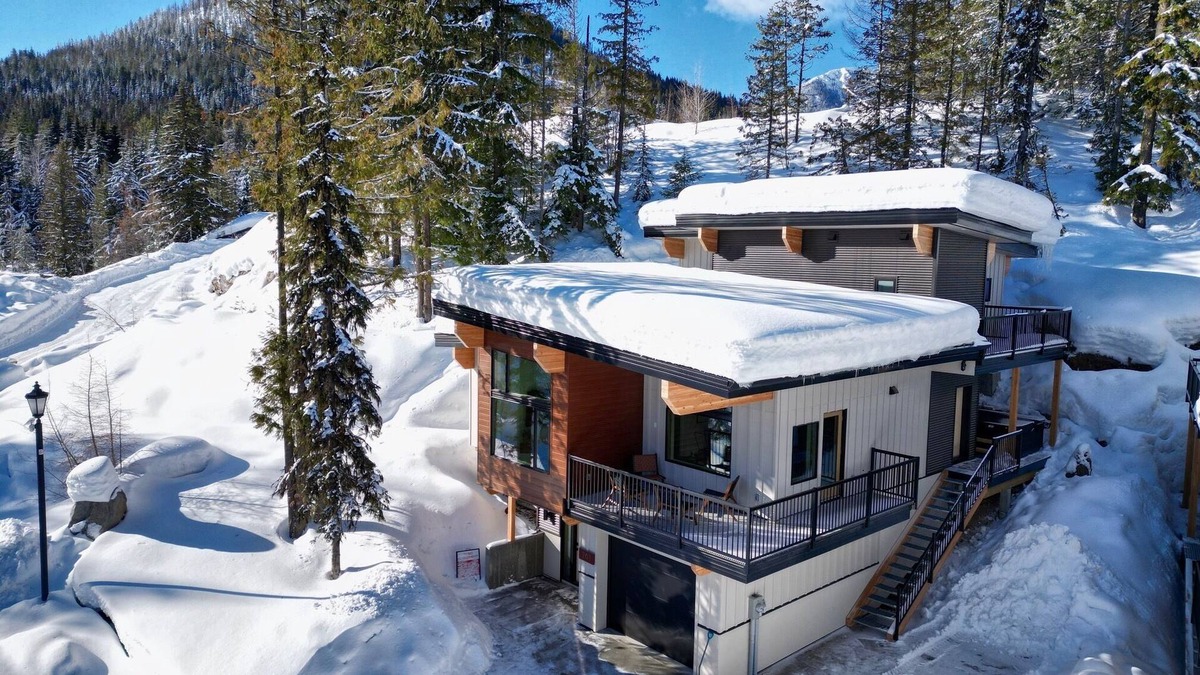 Rossland Apartment | EcoLuxury Suite - 2 mins to Red Ski Resort Rossland BC