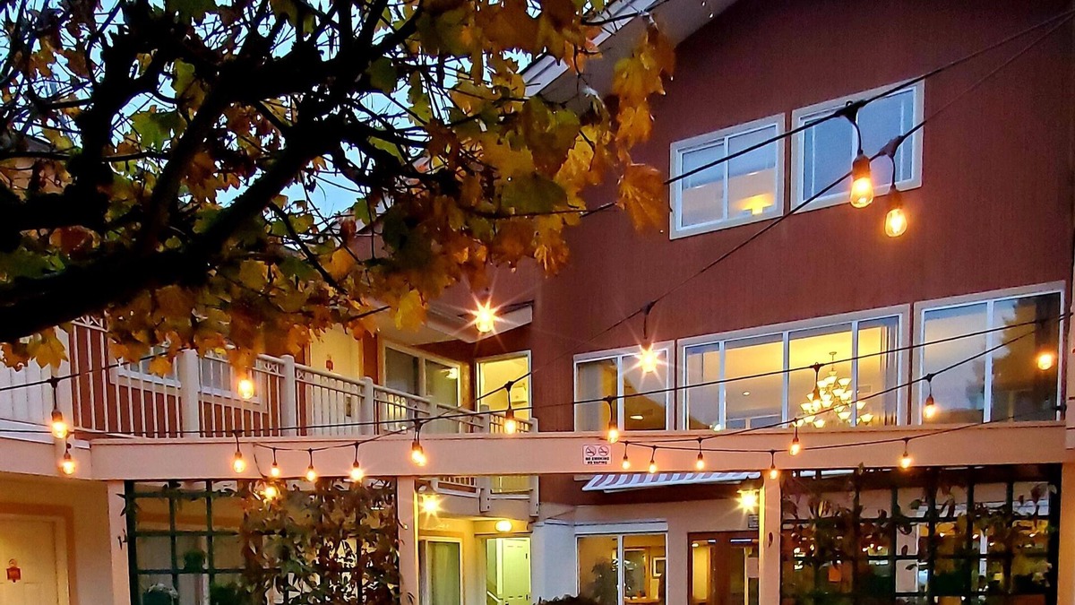 Pemberton Heights Hotel | Econo Lodge Inn & Suites