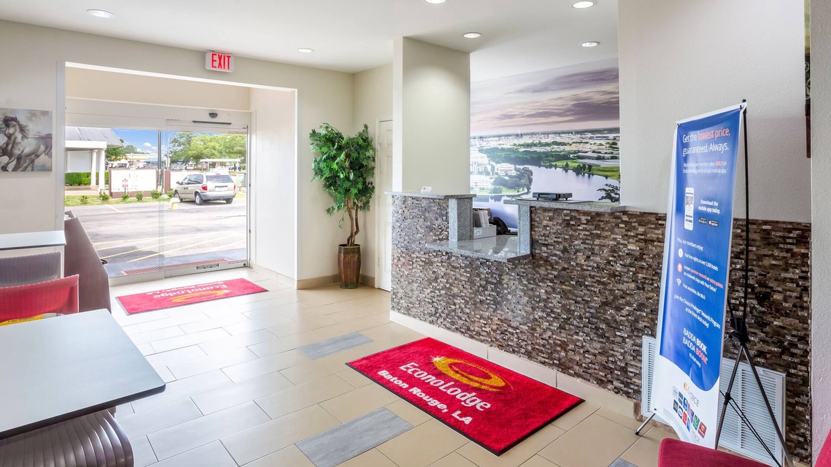 Highlands - Perkins Hotel | Econo Lodge Baton Rouge University Area
