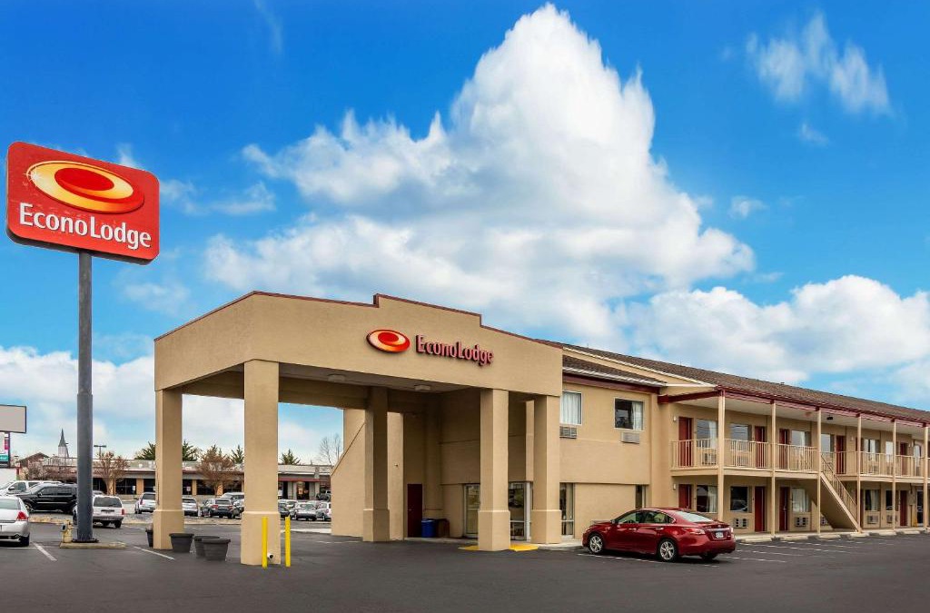 Staunton Cabin | Econo Lodge East