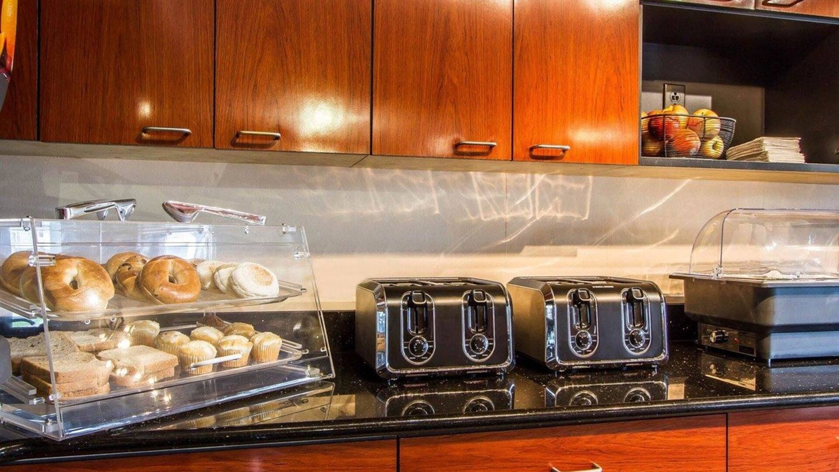 Freeport Hotel | Econo Lodge Freeport - Brunswick Area