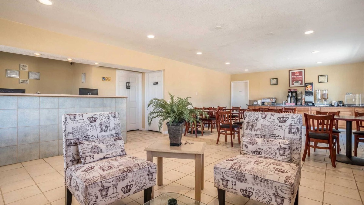 Holbrook Hotel | Econo Lodge I-40 exit 286 Holbrook