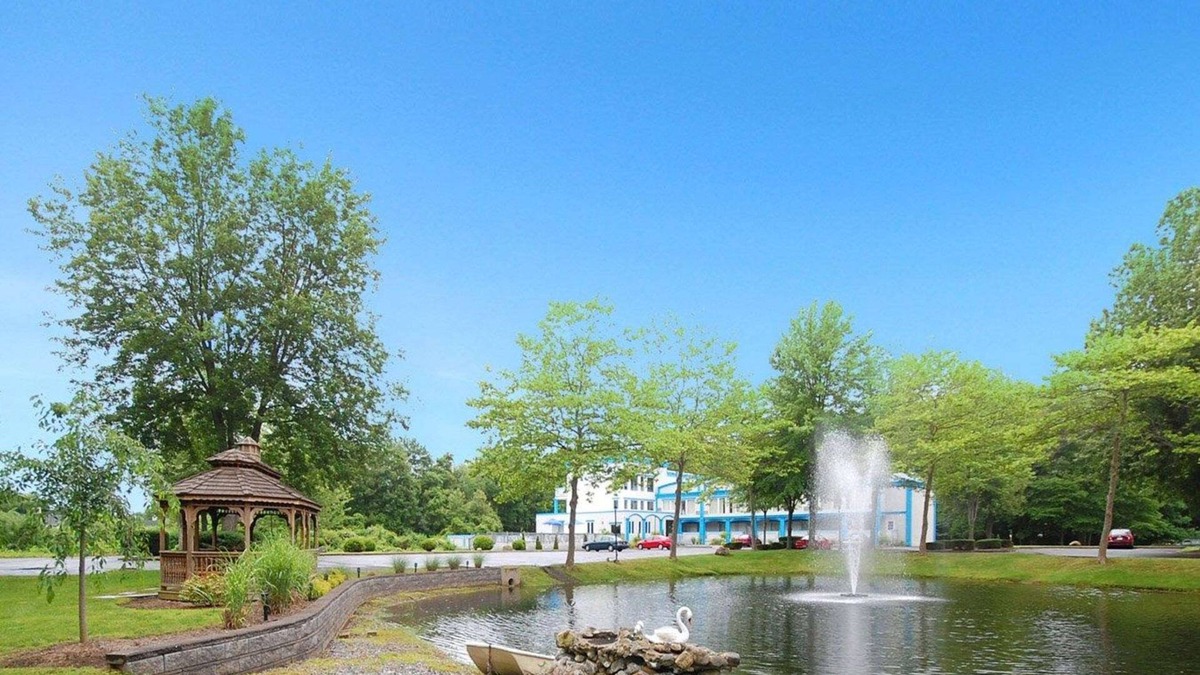 Westbrook Center Hotel | Econo Lodge Inn & Suites Old Saybrook Westbrook
