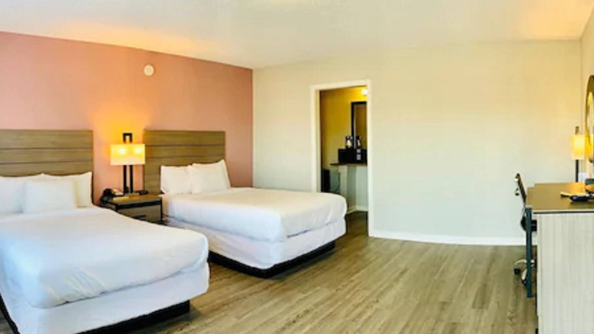 Abilene Hotel | Econo Lodge Inn & Suites Abilene East District