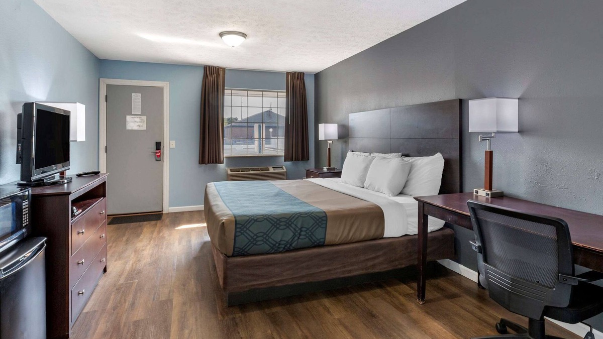 Sandusky South Hotel | Econo Lodge Inn & Suites South