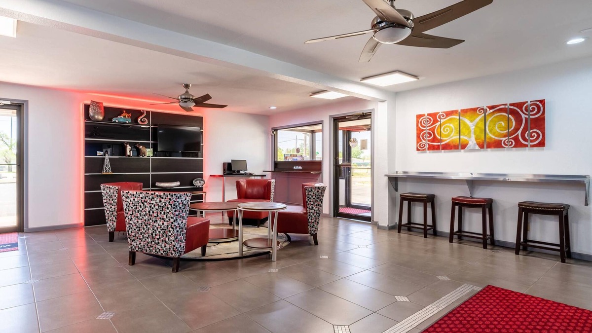 Enid Hotel | Econo Lodge Inn & Suites
