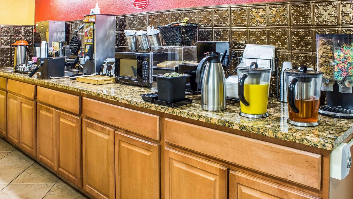 Walnut Hotel | Econo Lodge Inn & Suites Walnut