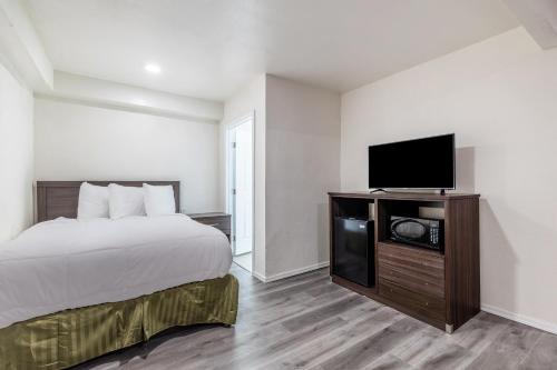 Needles Cabin | Econo Lodge Needles