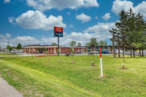 Neenah Hotel | Econo Lodge Neenah