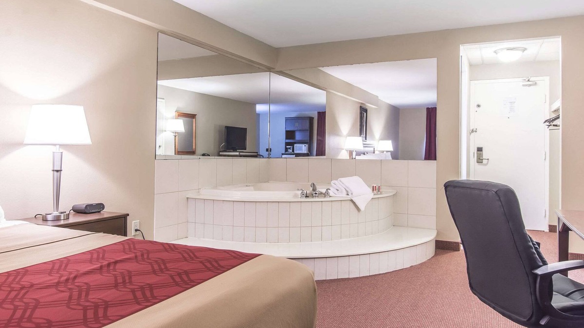 Orillia Hotel | Econo Lodge Orillia