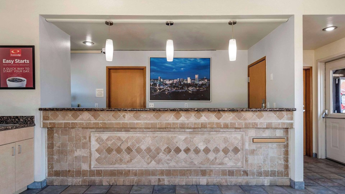 Parkrose Hotel | Econo Lodge Portland Airport