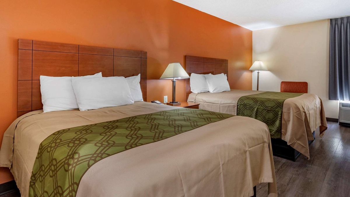 Russellville Hotel | Econo Lodge Saint Stephen