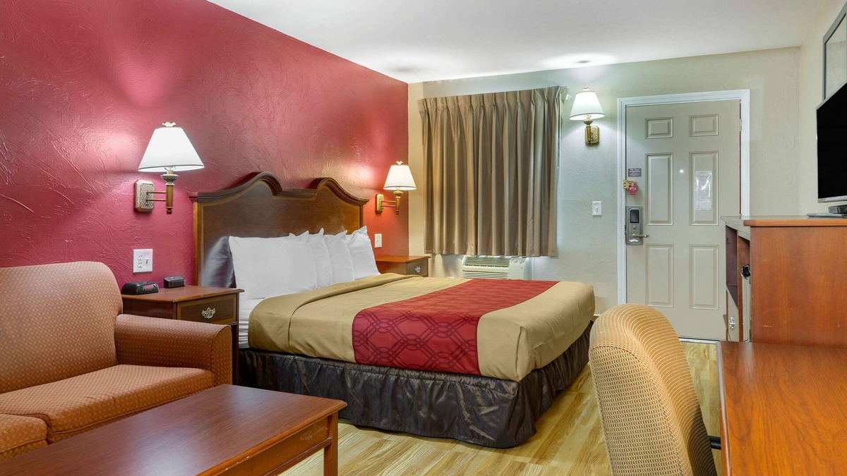 Sturbridge Hotel | Econo Lodge Sturbridge Route 20