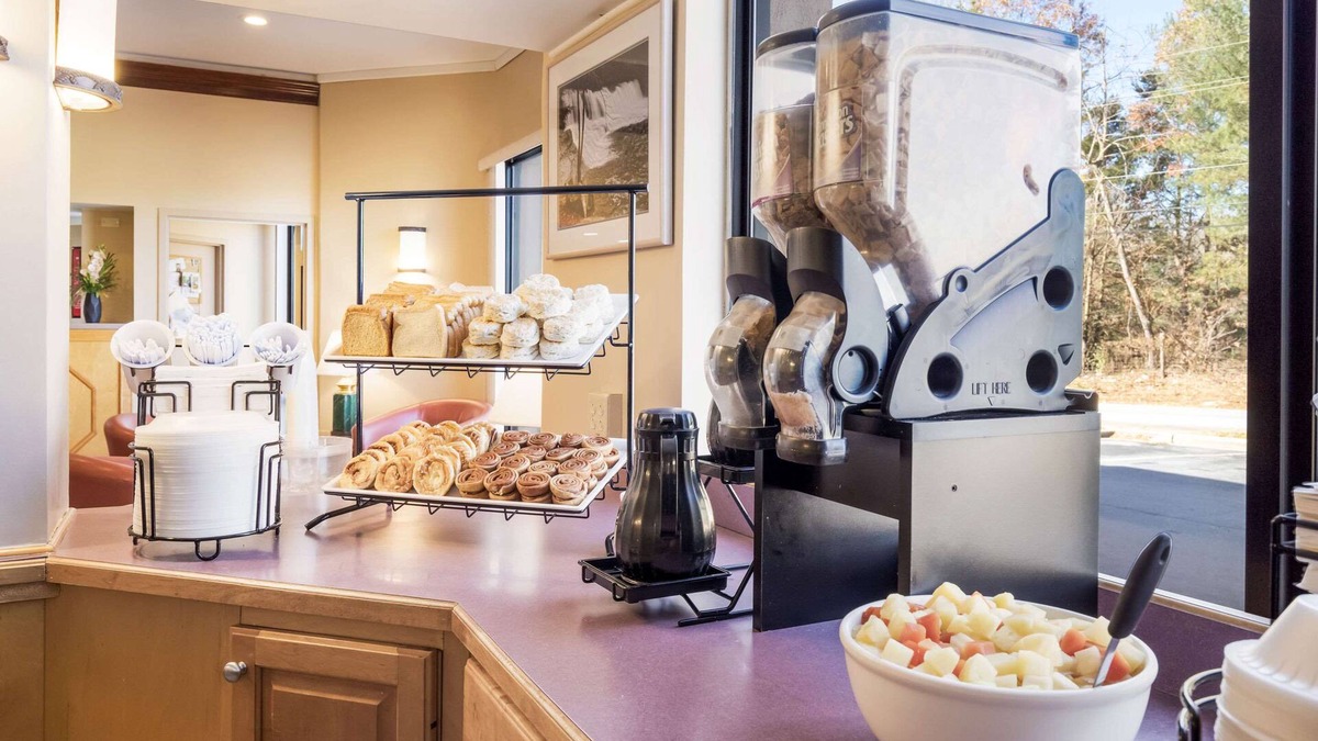 Hendersonville Hotel | Econo Lodge