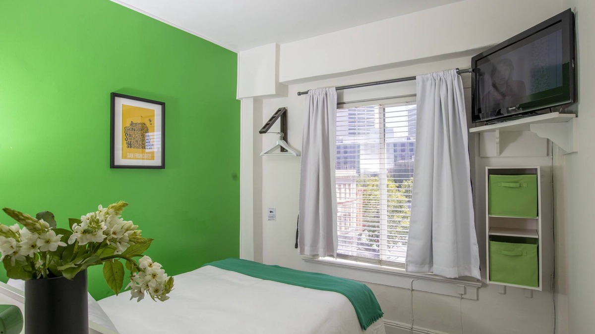 Civic Center Hotel | Economy Double Room with Ensuite Bathroom