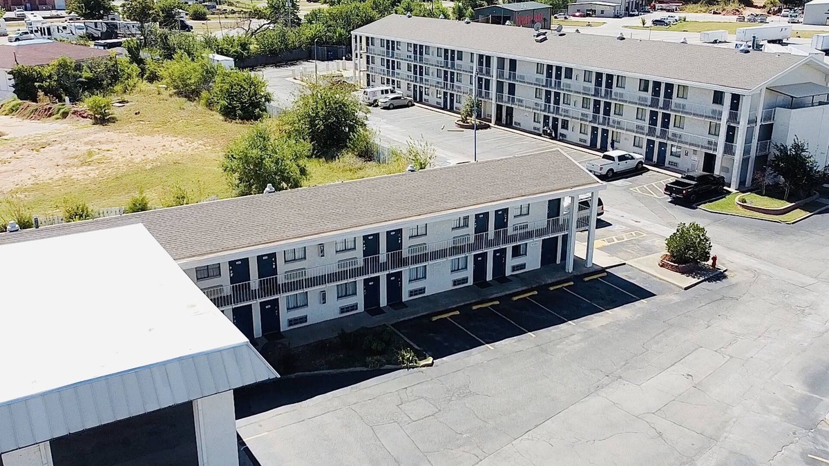 Oklahoma City Hotel | Economy Hotel Plus
