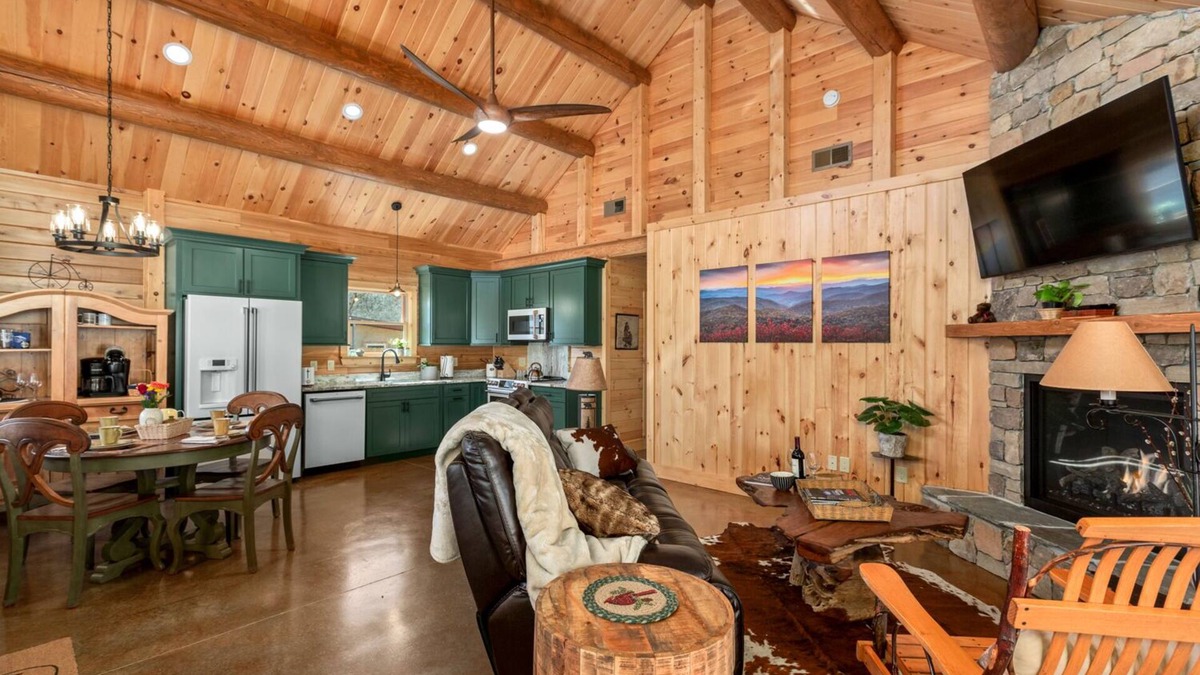 Hendersonville Cabin | Ecusta Trailhead Cabin