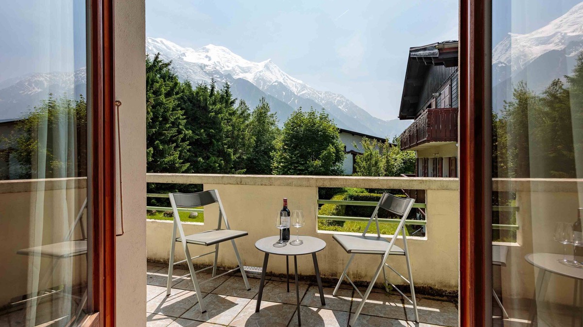 Chamonix City Centre Apartment | Edelweiss 2 Apartment - central apartment that sleeps 6, parking, wifi