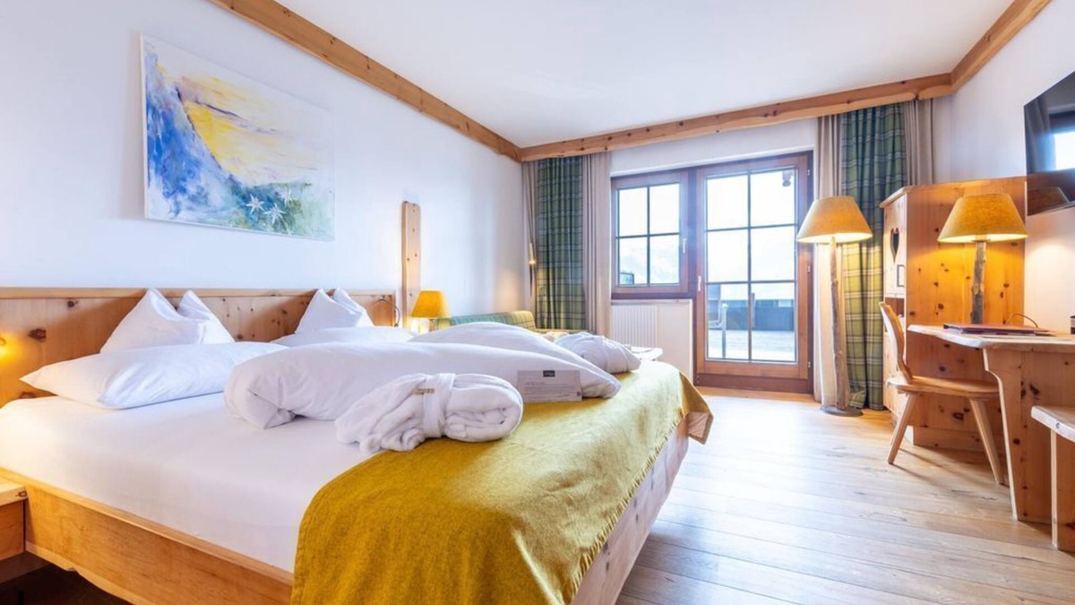 Haus House | "Edelweiß" - double room with bath, sep. WC (from 7 n.) - Natur- und Wellnesshotel Höflehner