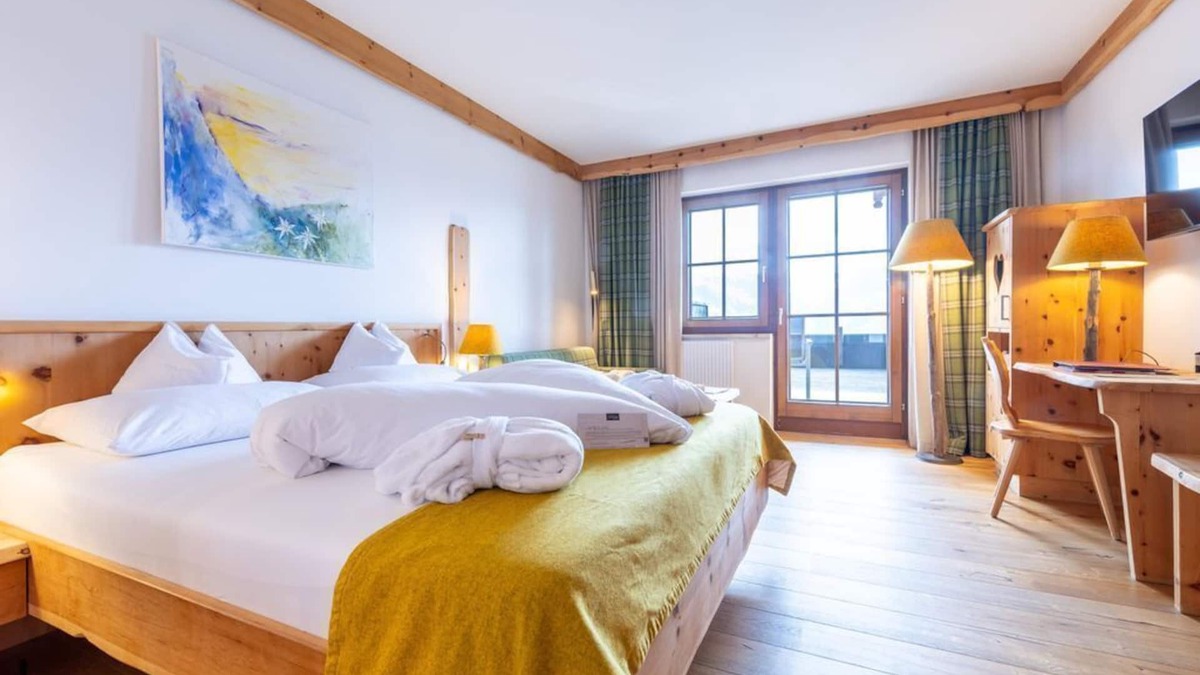 Haus House | "Edelweiß" - double room with bath, sep. WC (4-6 n.) - Nature and Wellness Hotel Höflehner