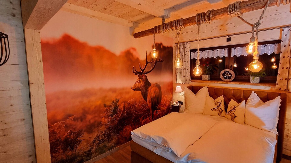 Niedergurig Apartment | Edelweiss romantic suite with fireplace & Swiss stone pine sauna