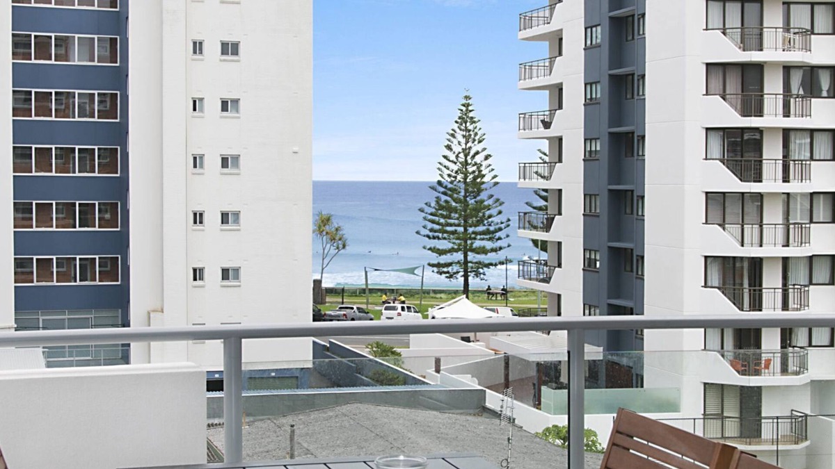 Coolangatta Apartment | Eden Apartments Unit 502 Modern apartment easy walk to Twin Towns Services club, Wi-Fi Inc.