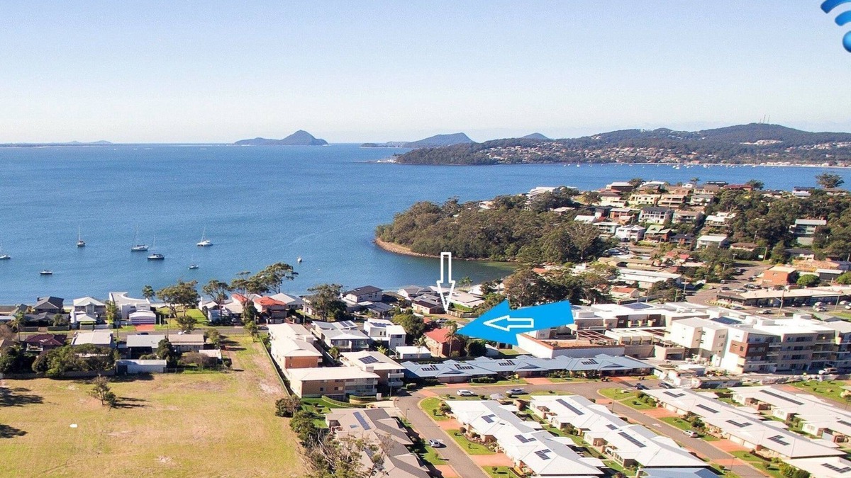 Soldiers Point House | Eden by the Bay – pet-friendly townhouse in Salamander Bay