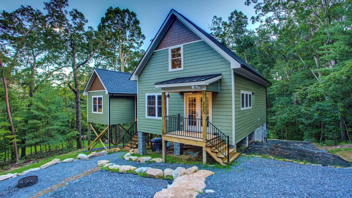 Luray Cabin | Eden House - A cozy chic mountain escape