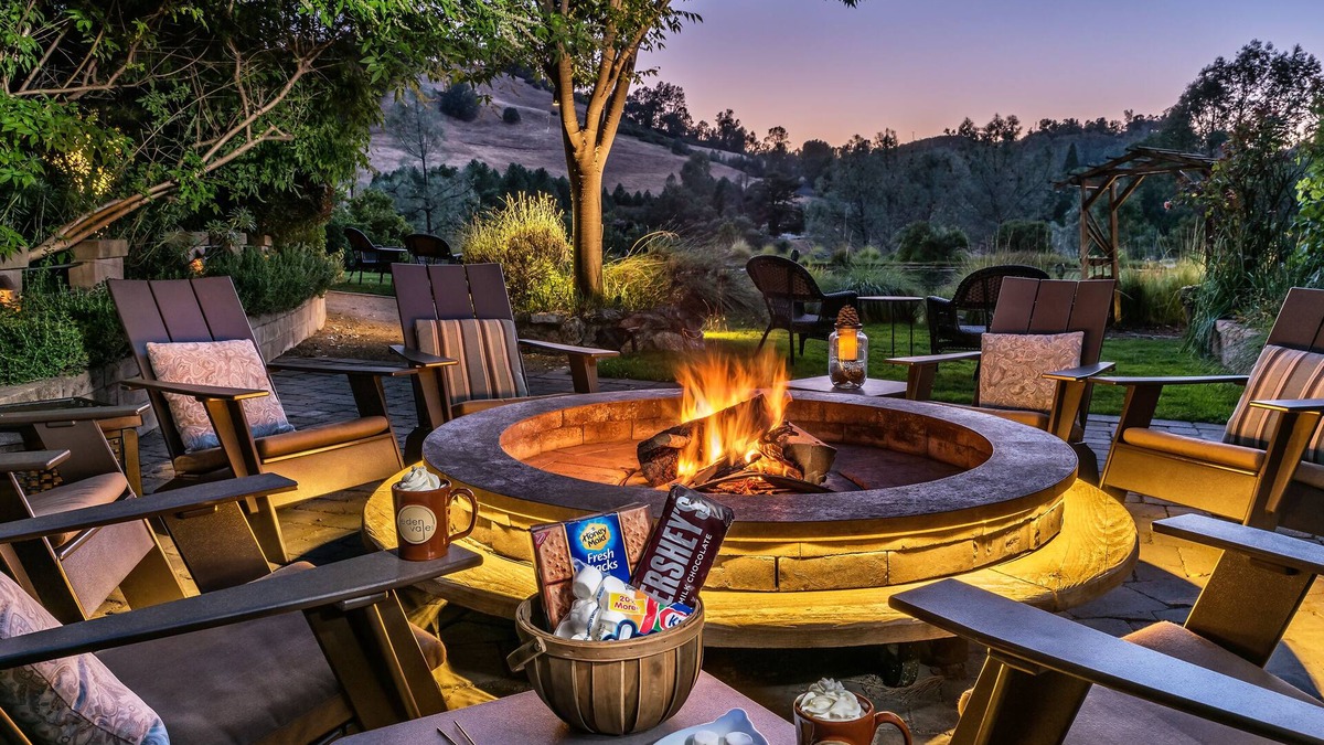 Jayhawk Bed & Breakfast | Eden Vale Inn