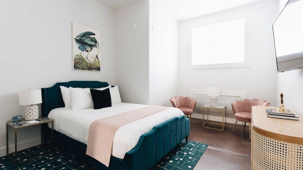 Tyler Park House | Edenside Suite 102 at The Bellwether Hotel