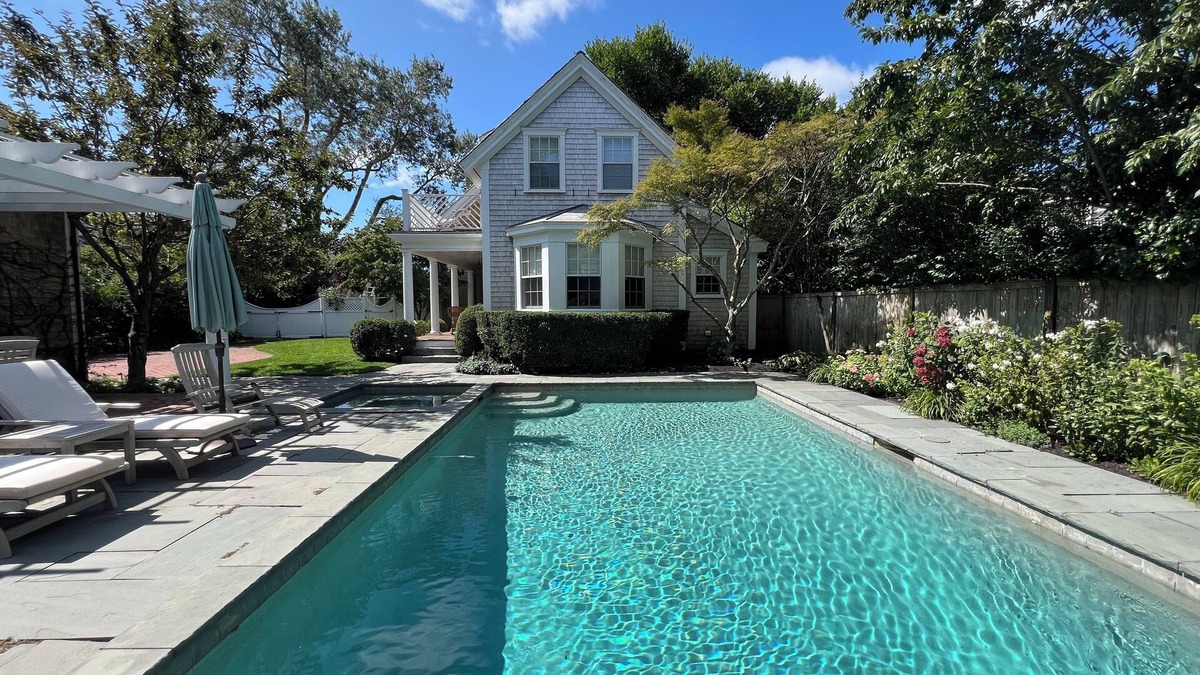 Edgartown House | Edgartown Luxury 6 BRnHeated Pool Hot Tub!