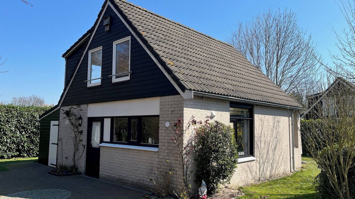 Westenschouwen House | Edge of dunes and near the beach - perfect location and loving furnishings: Zeeduin 28