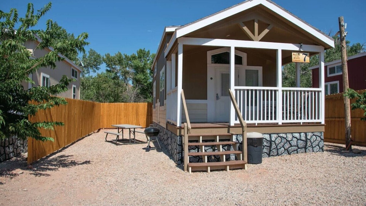 Moab House | Edge of the Desert Fisher Towers Cabin #07