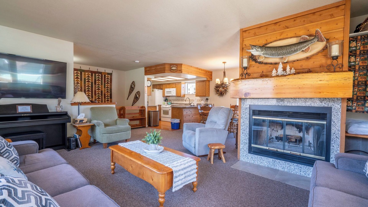 June Lake Condo | Edgewater #2 Lakeview, Upper unit, upgraded unit, brand new carpet