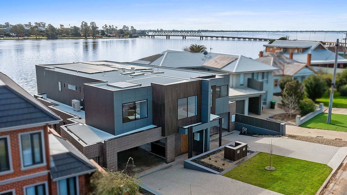 Yarrawonga House | Edgewater on Irvine S